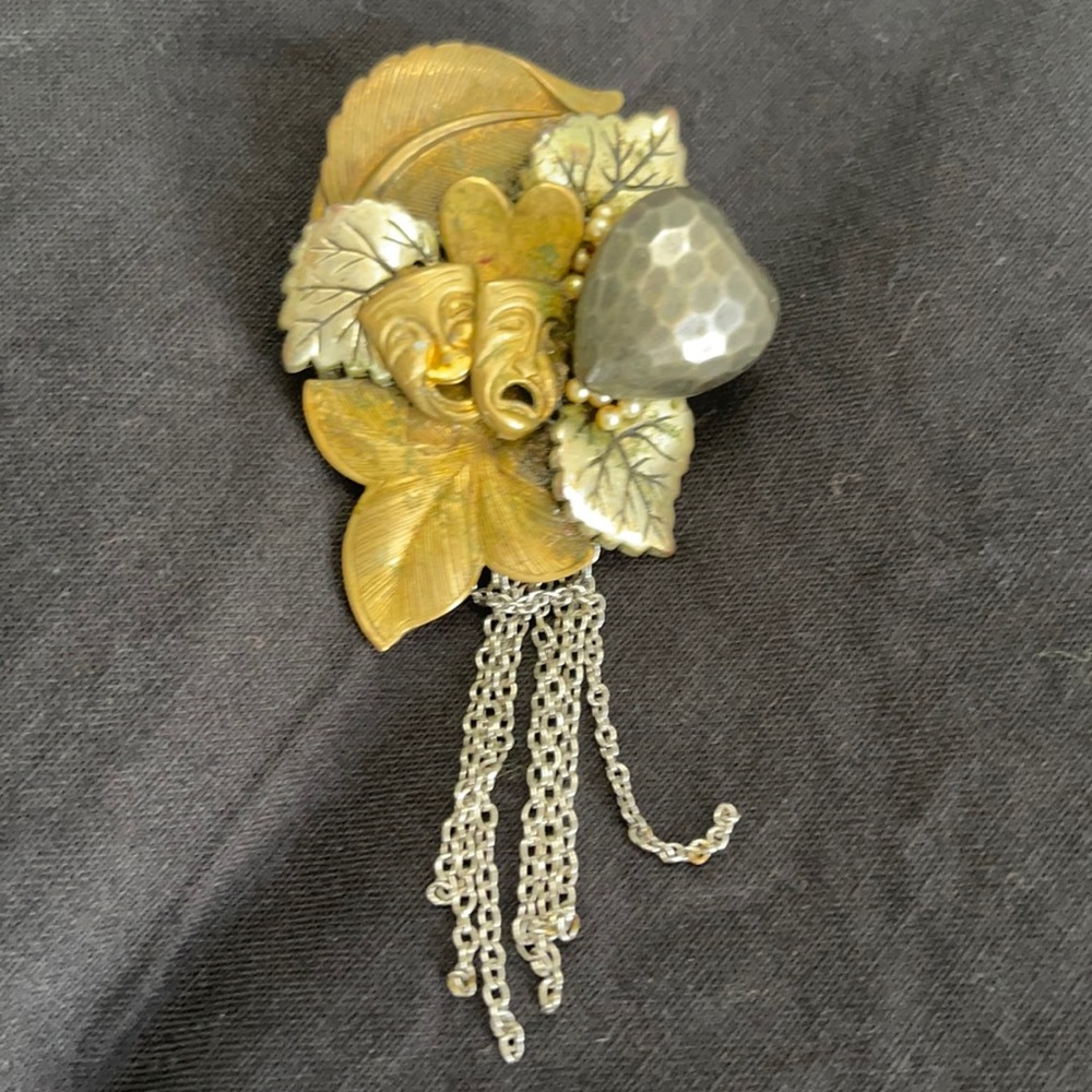 Tragedy Masks Pin brooch gold jewelry comedy Melpomene greek theater vintage